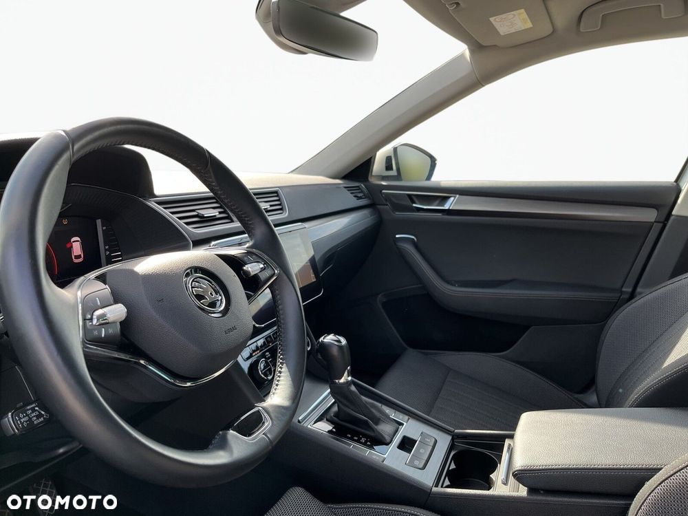 Skoda Superb 2.0 TDI SCR Style DSG - 10