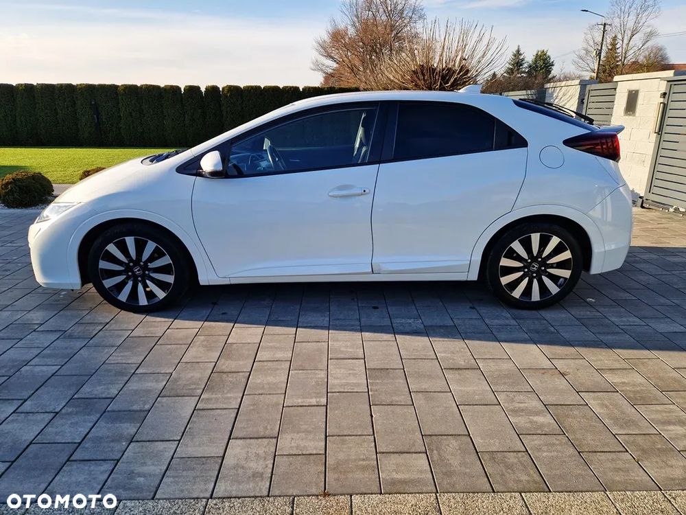 Honda Civic 1.8 i-VTEC Executive Black Edition - 4