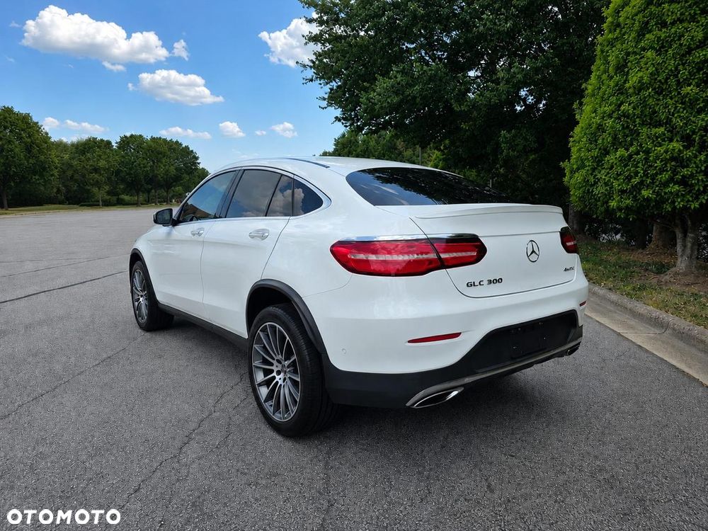 Mercedes-Benz GLC 300 4Matic 9G-TRONIC AMG Line - 3