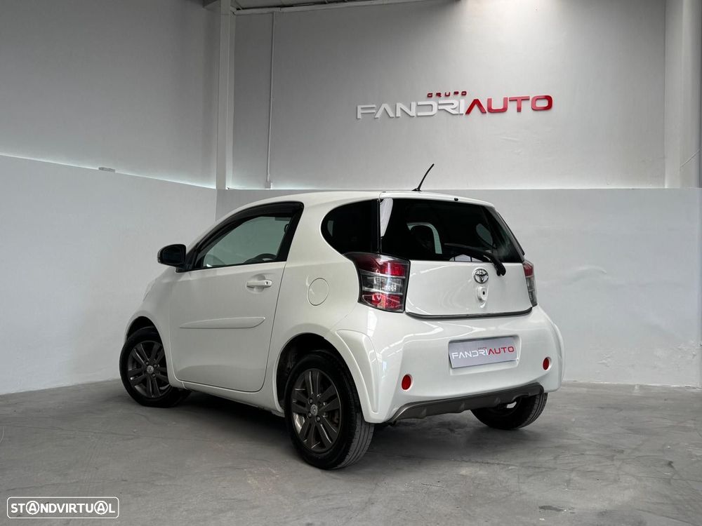 Toyota iQ 1.4 D-4D 2 EP - 12