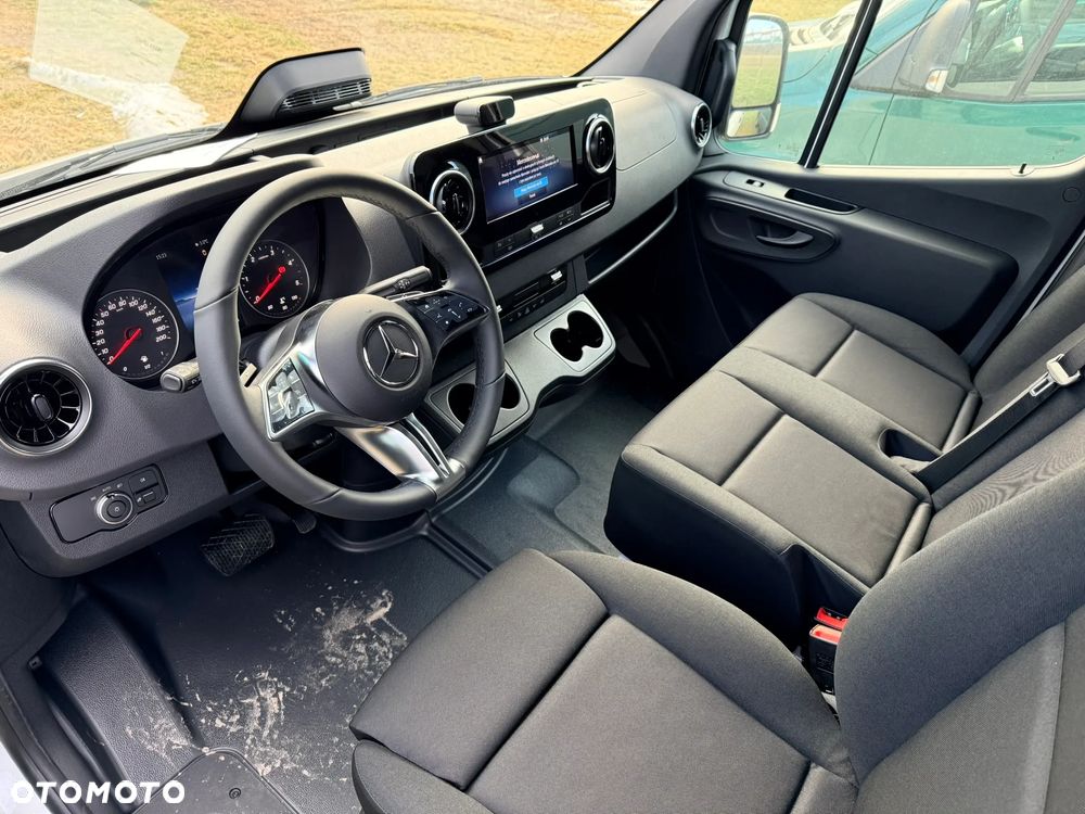 Mercedes-Benz Sprinter - 23