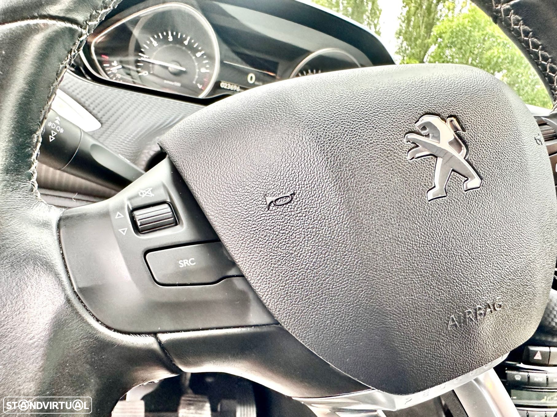 Peugeot 2008 1.2 PureTech Allure - 32