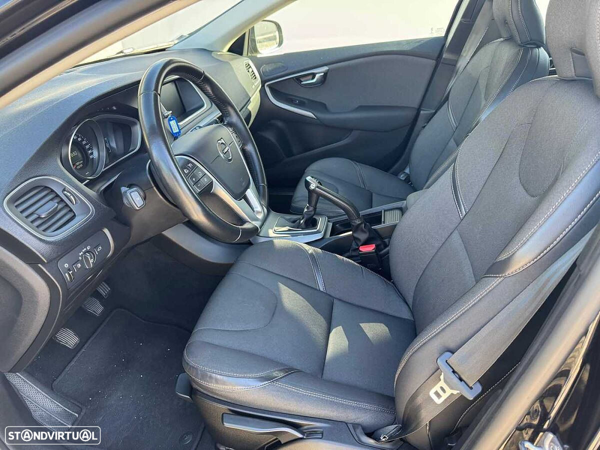 Volvo V40 Cross Country - 10