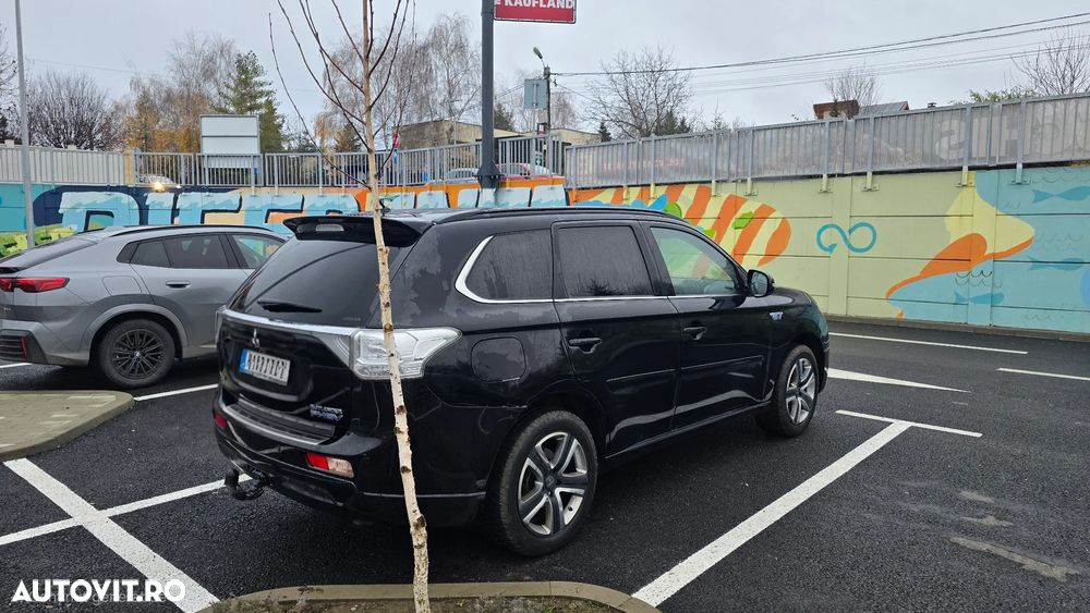 Mitsubishi Outlander 2.0 4WD Plug-In Hybrid Top - 5