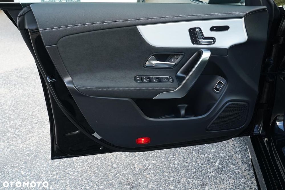 Mercedes-Benz CLA - 10