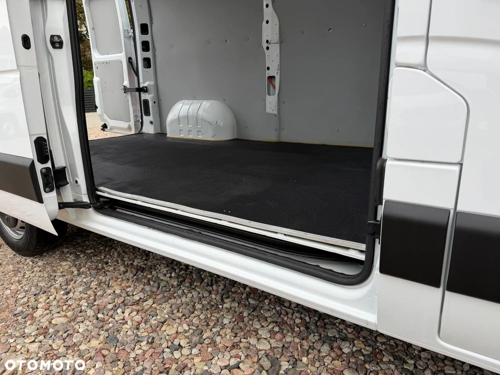 Renault MASTER L2H2 VAN Extended Grip przystosowany fabrycznie do jazdy po grząskim terenie, Mocny silnik 2.3dci 150KM Wzmocniony DMC:3.5t Ładowność 1361kg, Klimatronic, Fotel PNEUMATYCZNY, Kamera cofania, Parktroniki, Minibar, Tempomat, MP3, Bluetooth, USB, Lustro Wide View, Zawiasy drzwi 270', Zabudowa ładowni z instalacją DEFA 230V pod Serwis lub Warsztat, Nowe opony zimowe! - 30