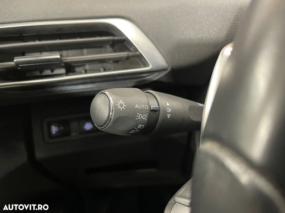 Peugeot 5008 1.5L BlueHDI EAT8 S&S Allure - 27