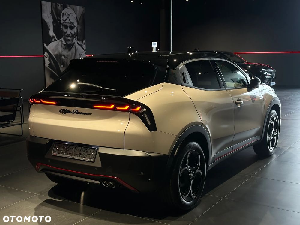 Alfa Romeo Junior 1.2 mHEV Ti eDCT - 8