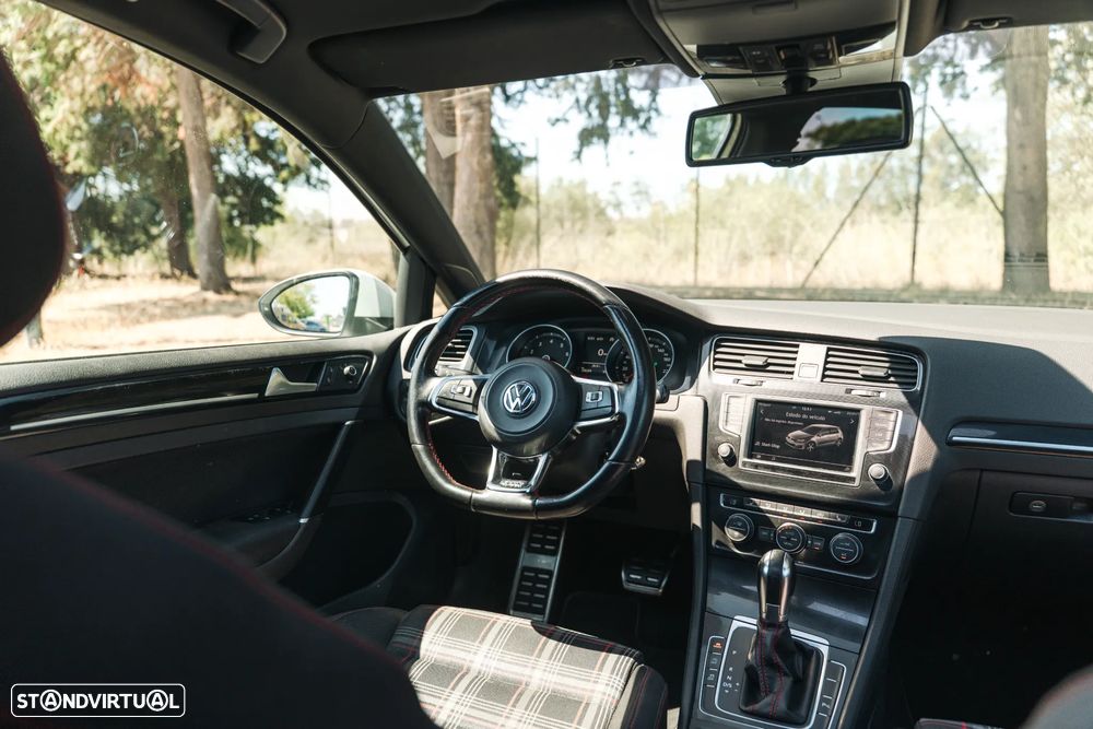 VW Golf 2.0 TSi GTi DSG Performance - 38