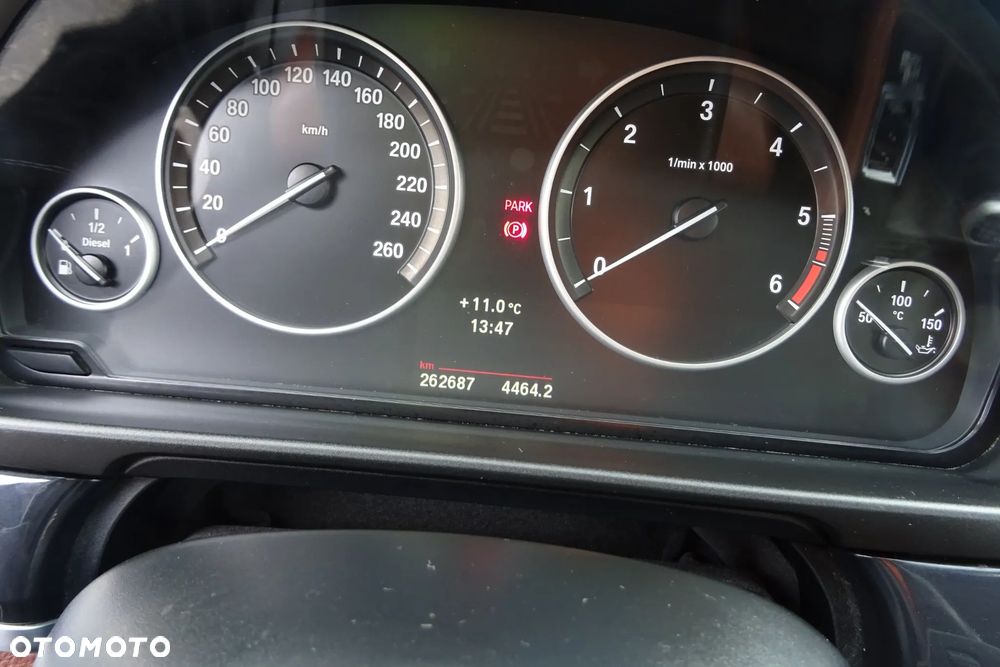 BMW Seria 5 520d - 24