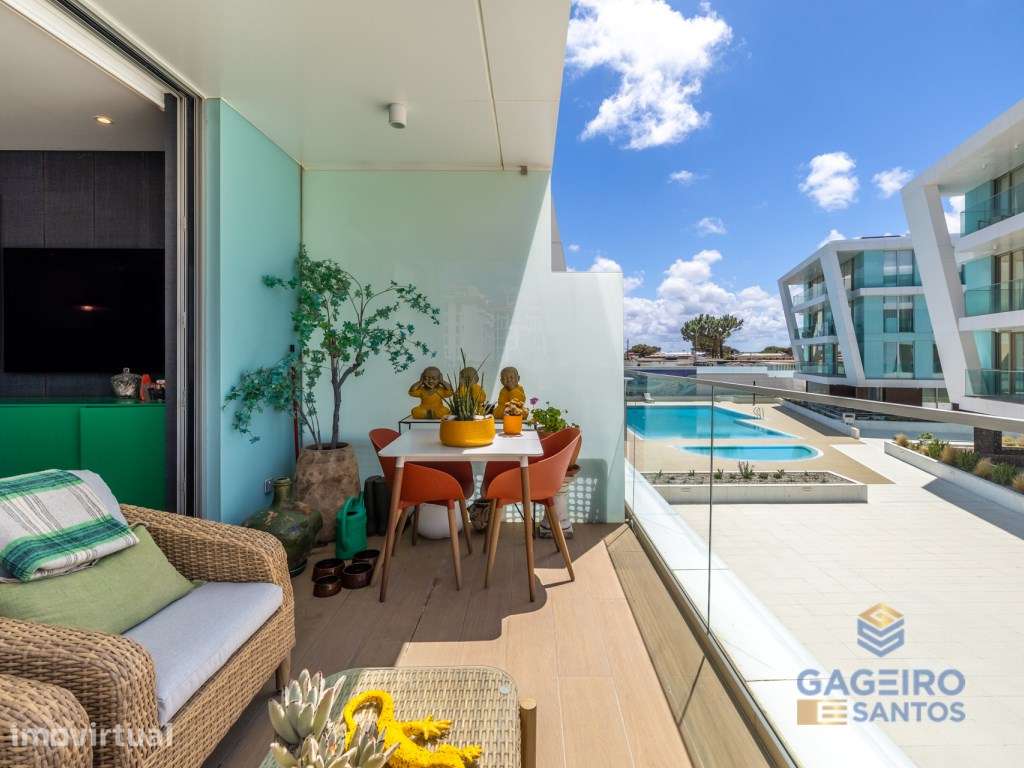 Apartamento T2 na Primeira Linha de Mar - Avenida Marginal, São Mar... - Grande imagem: 4/47