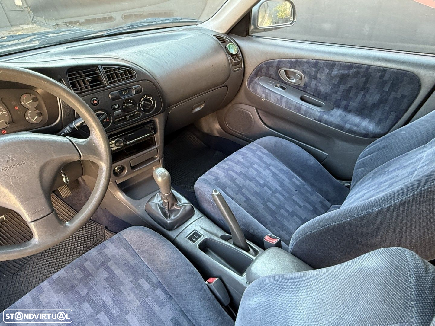 Mitsubishi Lancer 1300 GLX - 10