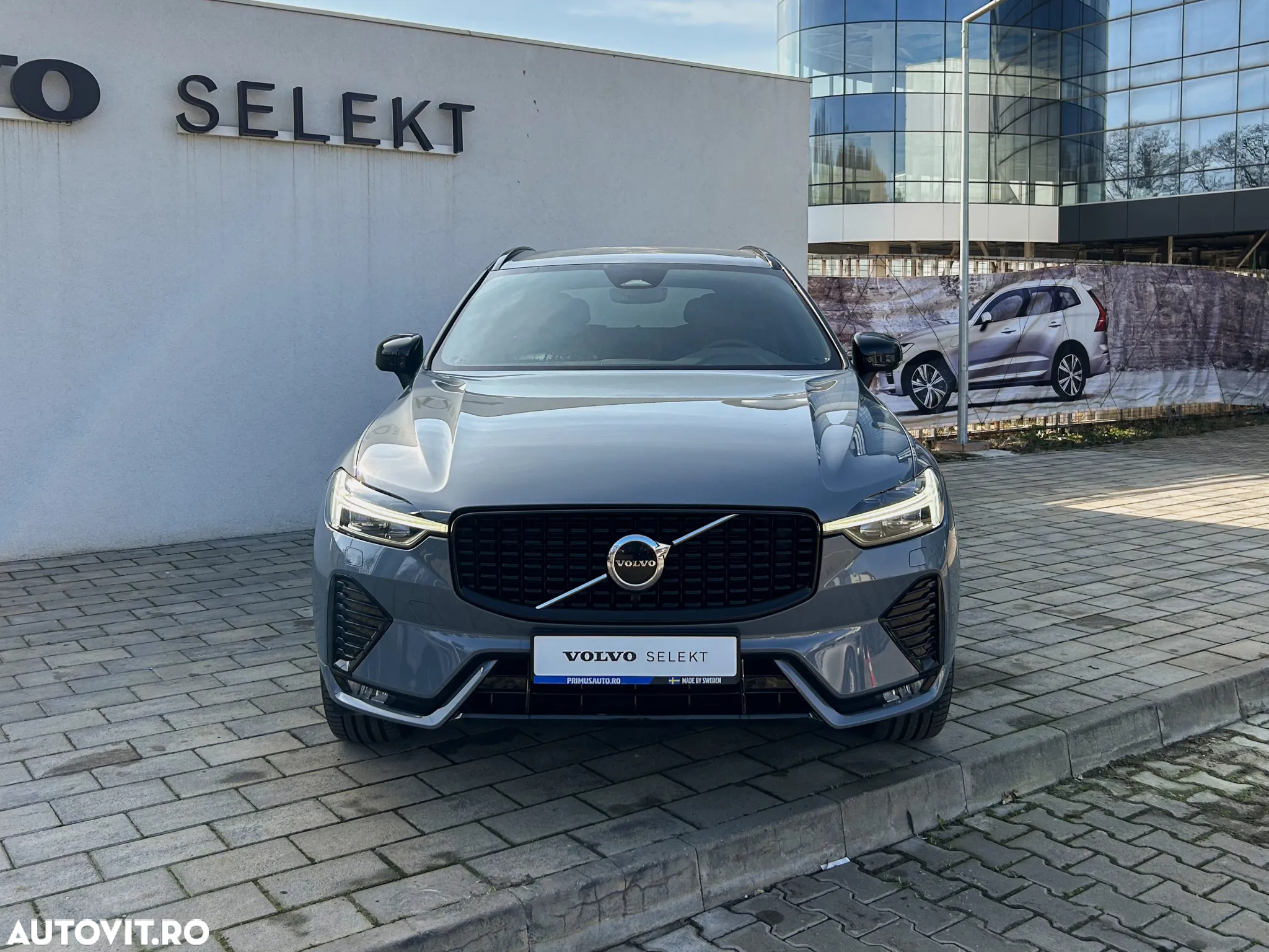 Volvo XC 60 B4 MHEV AT8 AWD R-Design - 2