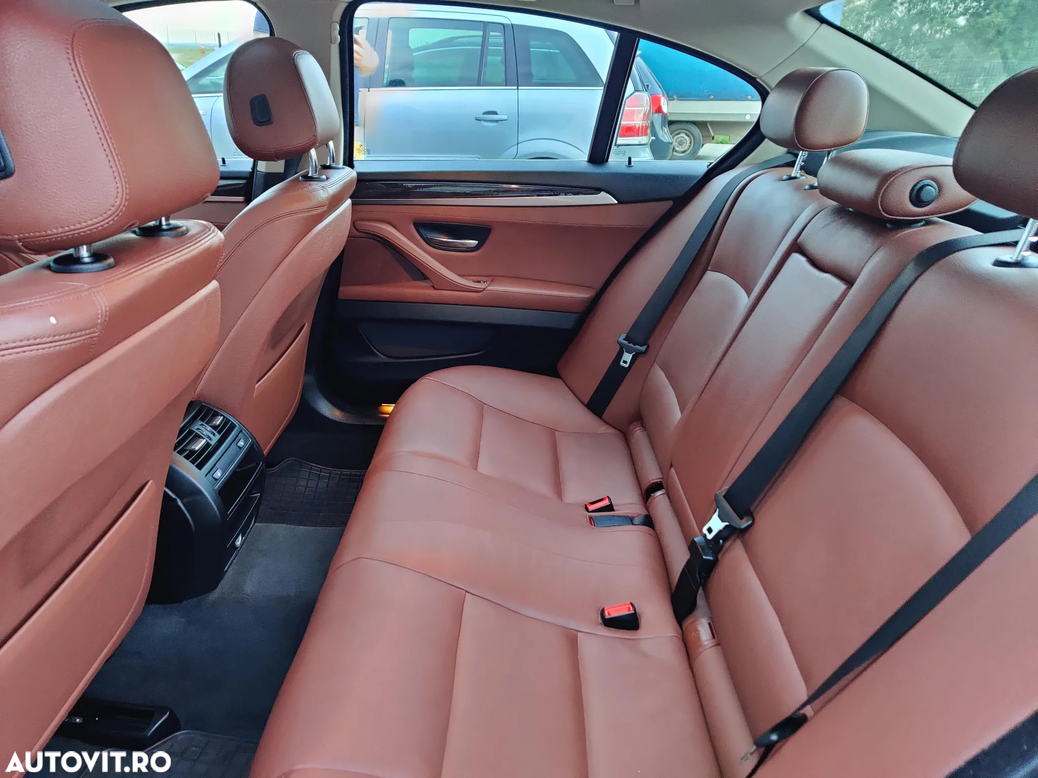 BMW Seria 5 528i xDrive AT - 12