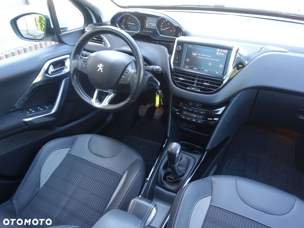Peugeot 2008 1.2 Pure Tech Style S&S - 13