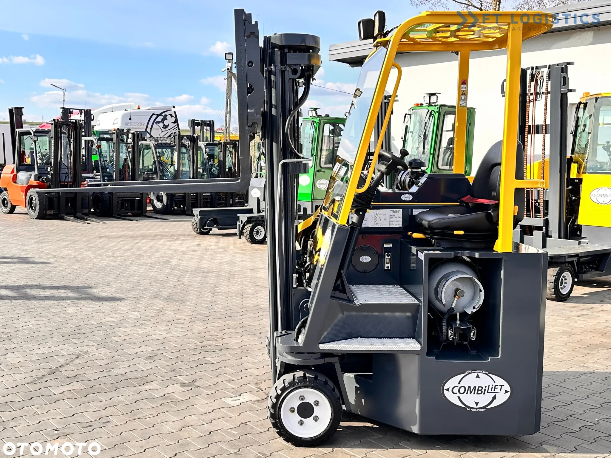 Combilift C3000CB / GAZ / TRIPLEX / 4900MM / WOLNY SKOK / POZYCJONER / PRZESUW WIDEŁ / JAK NOWY - 15