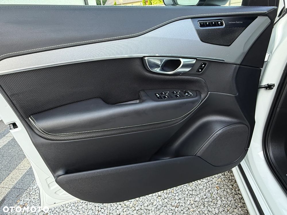 Volvo XC 90 T8 AWD Plug-In Hybrid R-Design 7os - 25