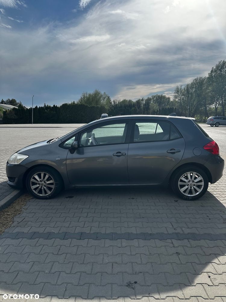 Toyota Auris 2.0 D-4D Sol - 2
