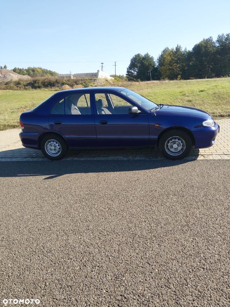 Hyundai Accent - 3