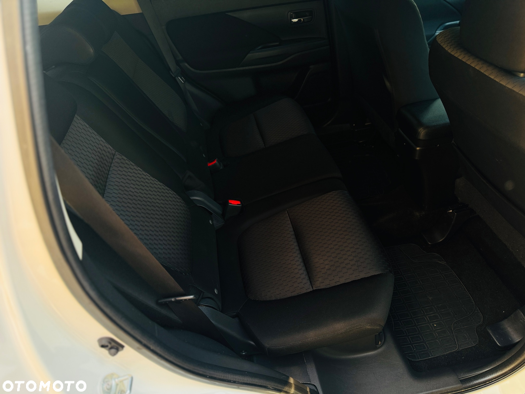 Mitsubishi Outlander 2.0 Intense + Navi 4WD CVT - 10