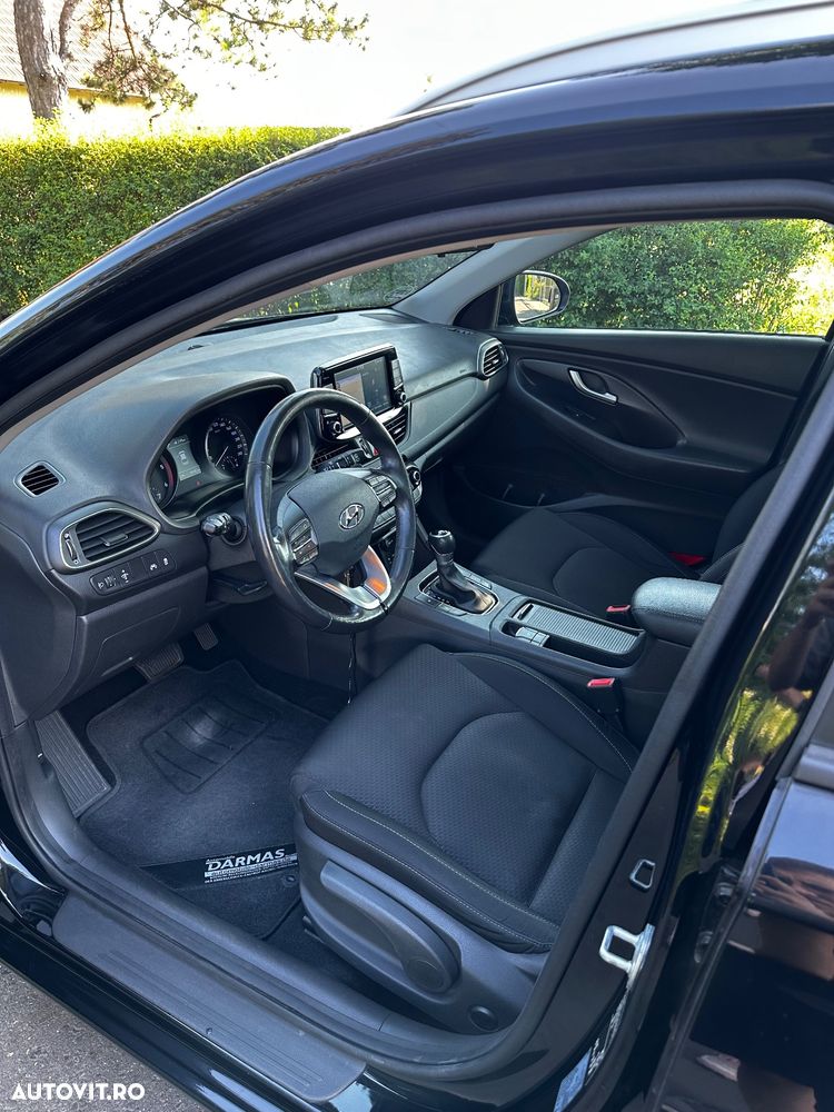 Hyundai i30 Kombi 1.6 CRDI DCT Family+ - 11