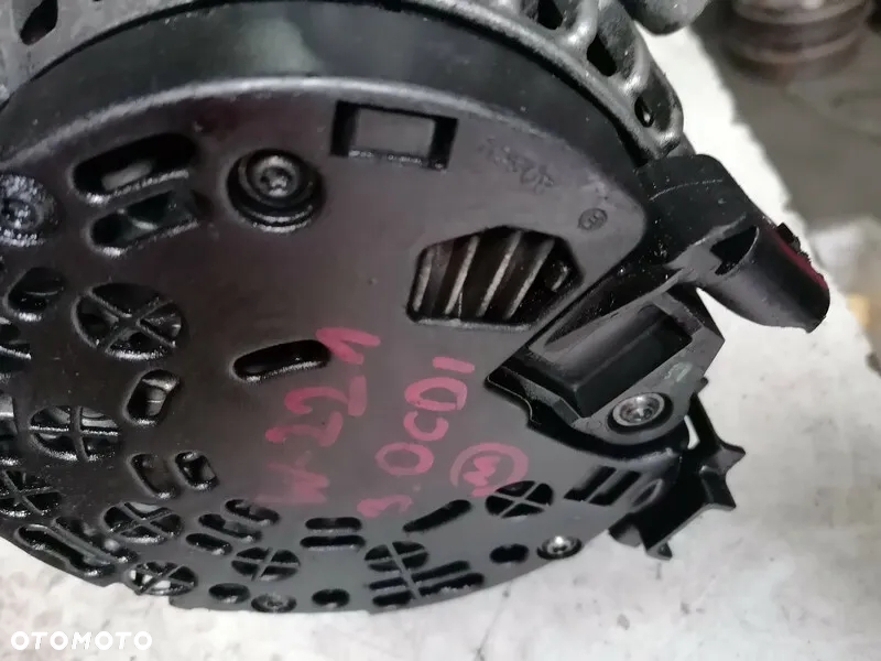 MERCEDES S W221 05-13r 3.0CDI - ALTERNATOR - 2