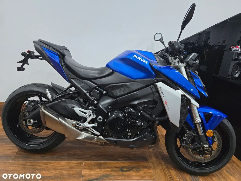 Suzuki GSX - 3