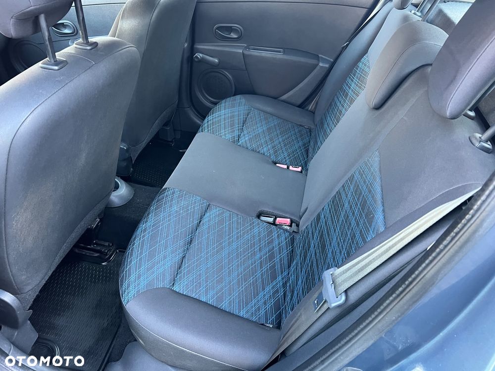 Renault Clio 1.4 Arctica - 27