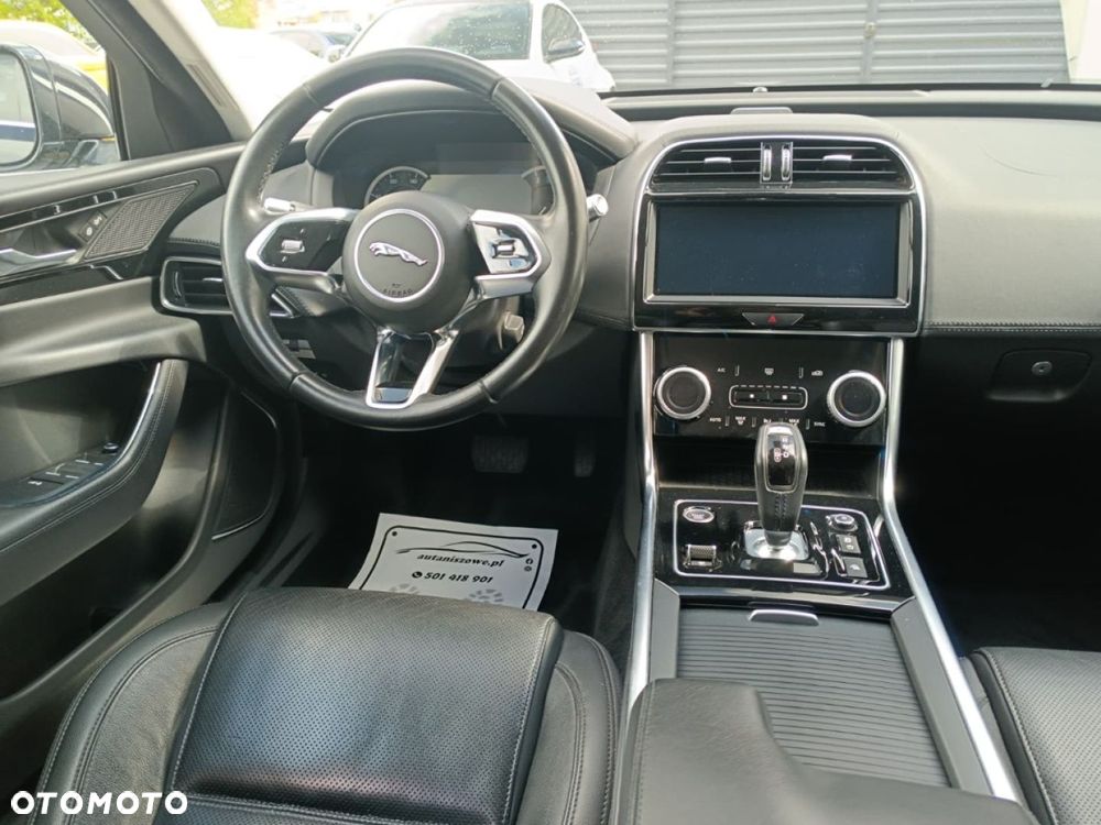 Jaguar XE - 22