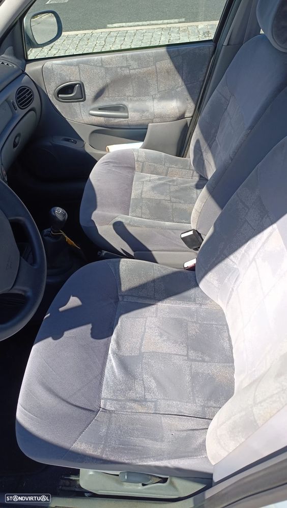 Renault Mégane Classic 1.4 16V RTE AC — fotografia 10