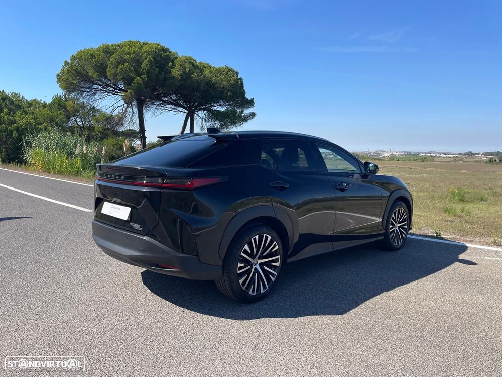 Lexus RZ 450e Premium Monotone c/ mala elétrica - 39