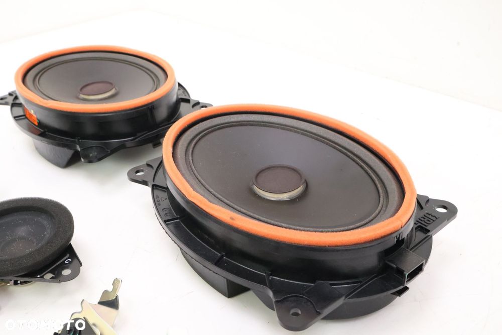 TOYOTA LAND CRUISER 150 17- ZESTAW GŁOŚNIKÓW JBL SUBWOOFER 8615060240, 8615060250 - 9