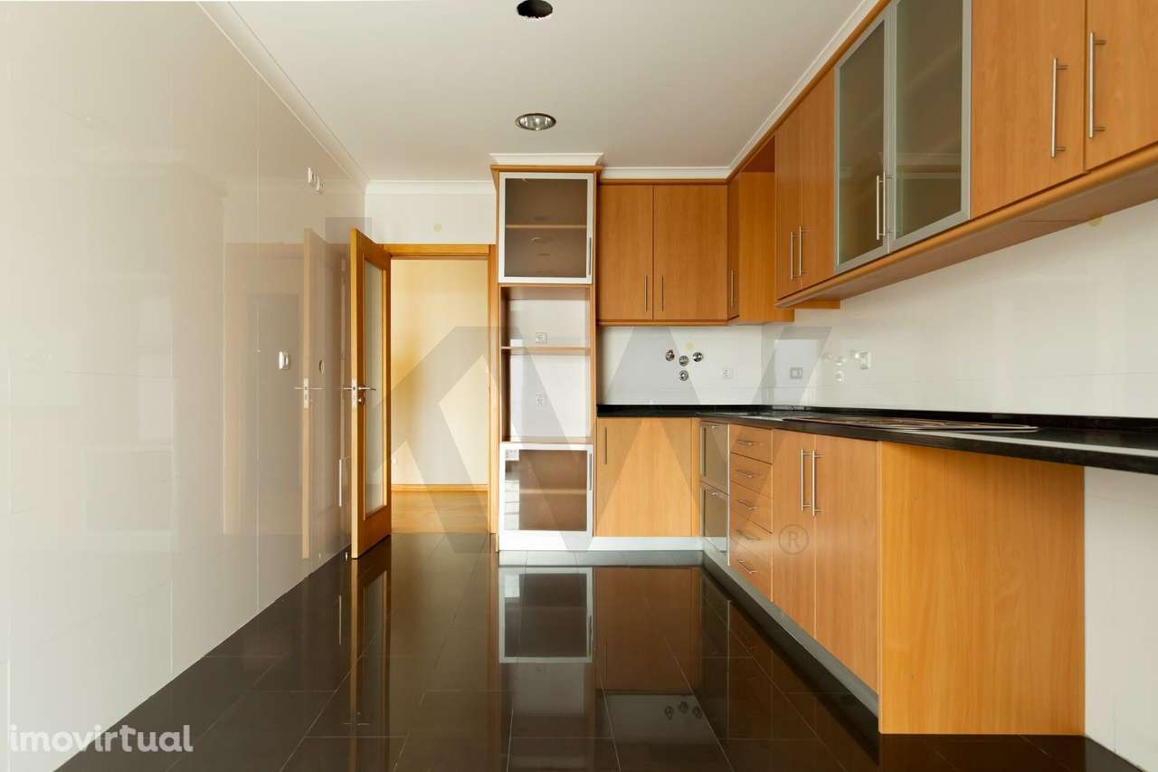 Apartamento T3 com varanda e garagem no L Towers, em Paço de Arcos - Grande imagem: 5/17