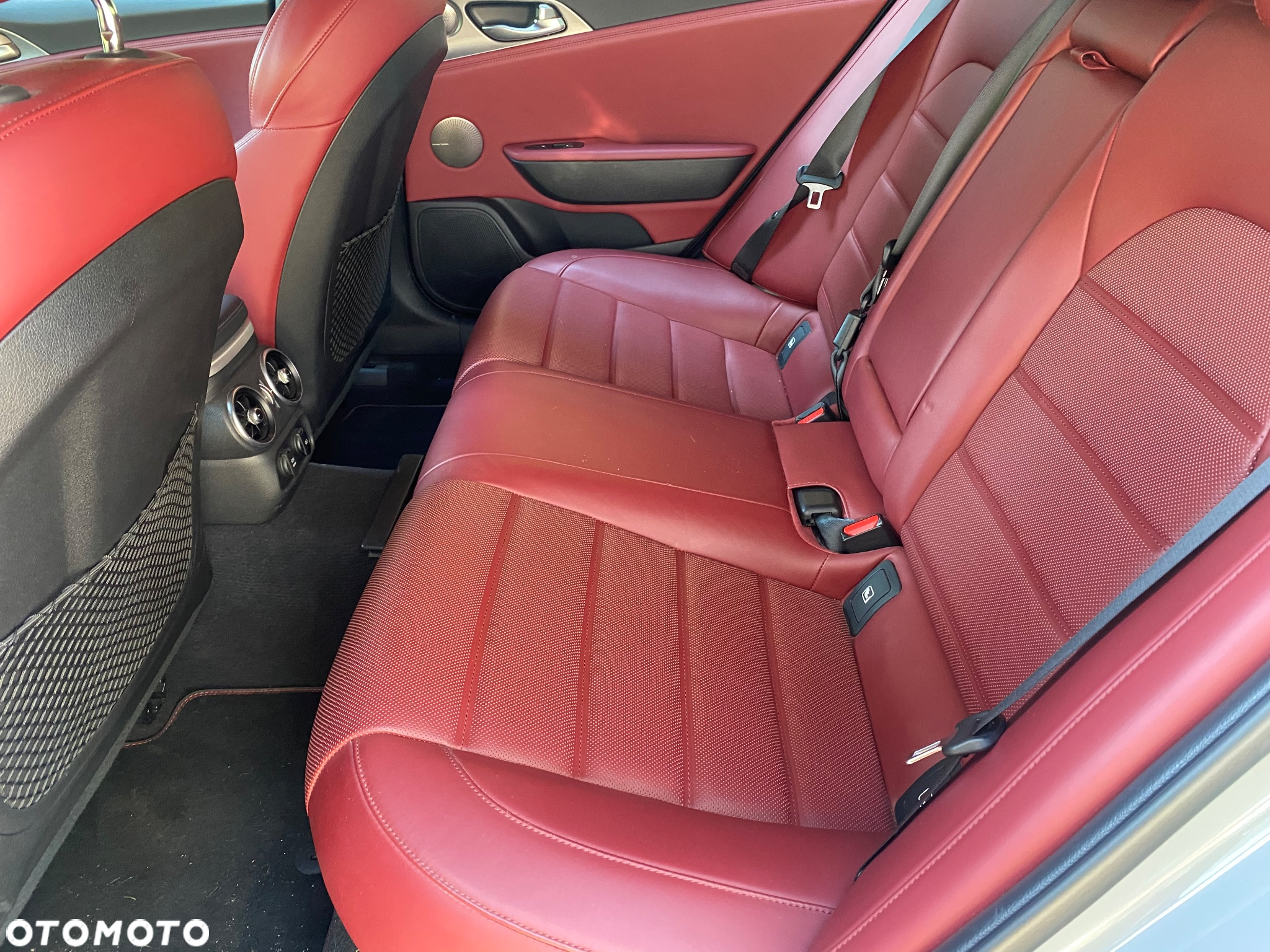 Kia Stinger 3.3 T-GDI V6 GT AWD - 32