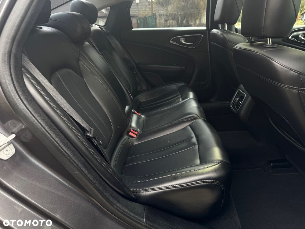 Chrysler 200 - 25