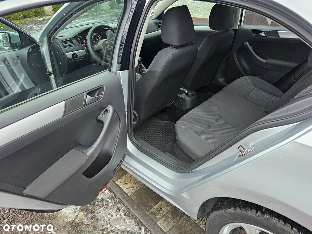 Volkswagen Jetta - 12