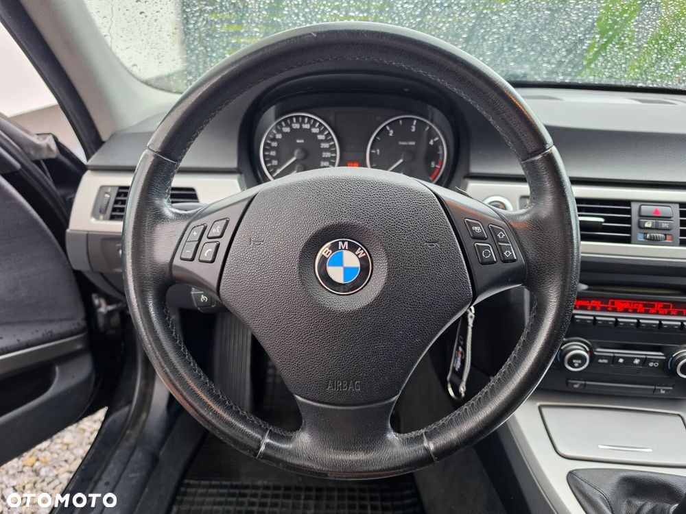 BMW Seria 3 318d - 12