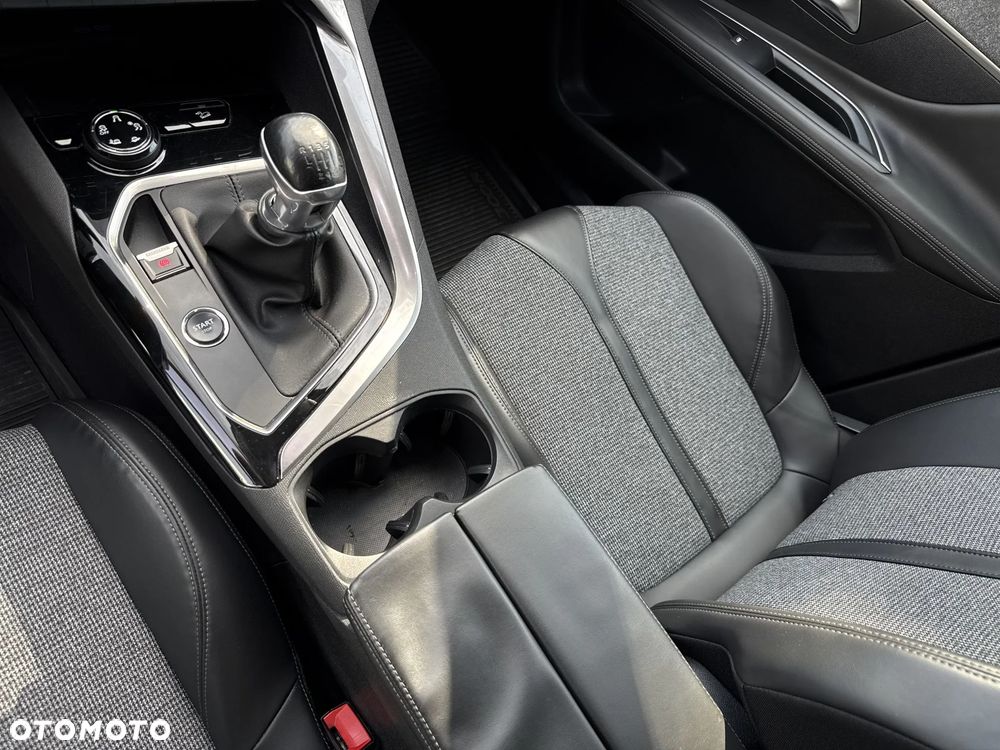 Peugeot 3008 1.5 BlueHDi Allure S&S - 16