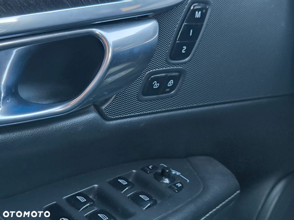 Volvo V90 Cross Country - 35