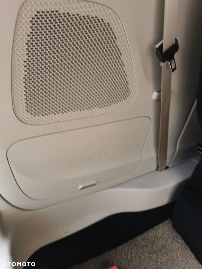 Chrysler Pacifica - 35