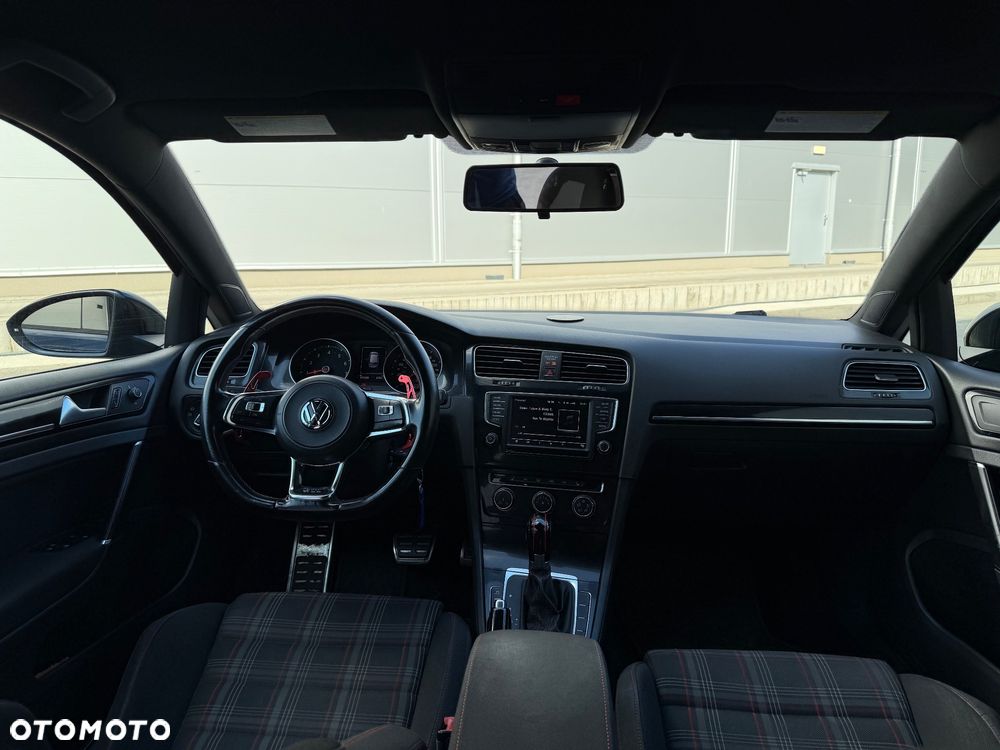 Volkswagen Golf - 18