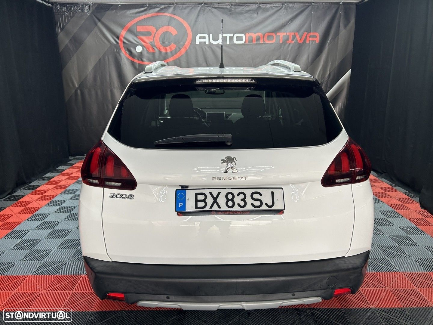 Peugeot 2008 1.2 PureTech Allure EAT6 - 5