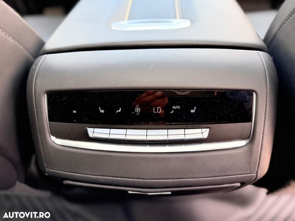 Cadillac Escalade 6.2 V8 AWD AT Platinum - 32