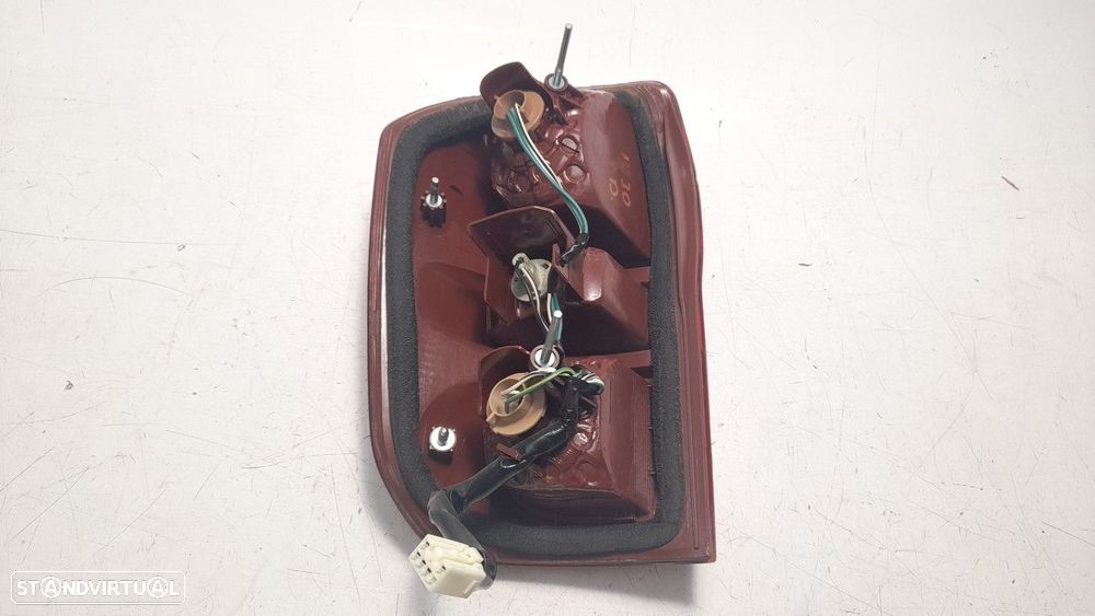 FAROLIM TRASEIRO DIREITO TOYOTA RAV 4 II 2003 -8155142040 - 1