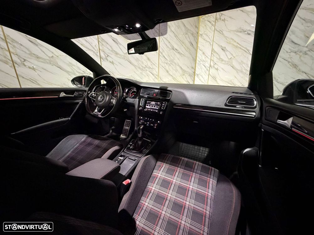 VW Golf 2.0 TSi GTi DSG Performance - 11