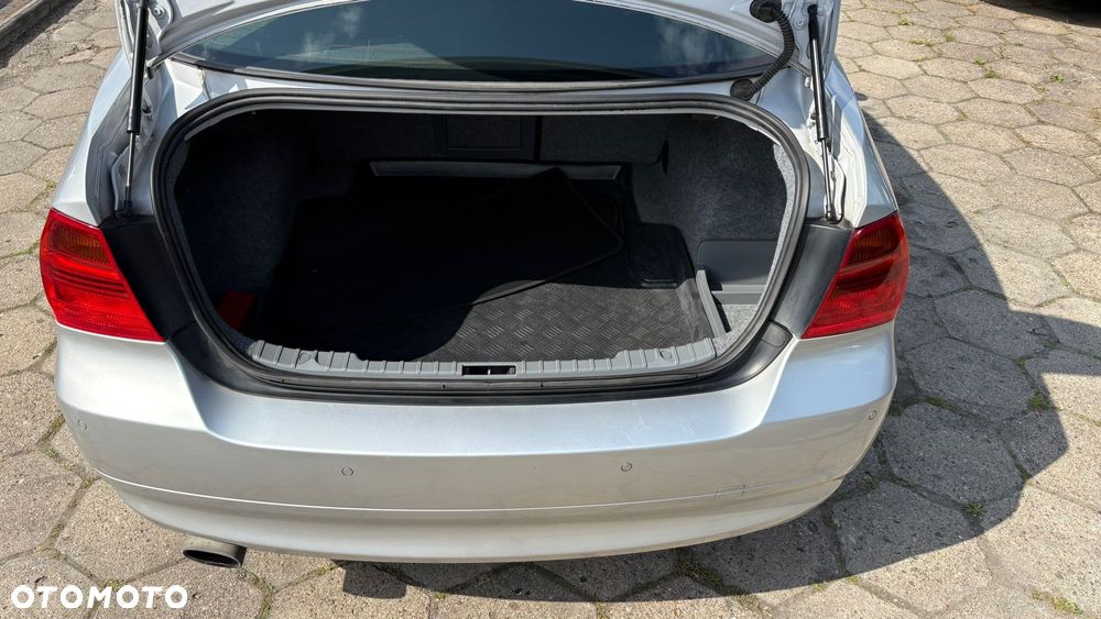 BMW Seria 3 318i - 10