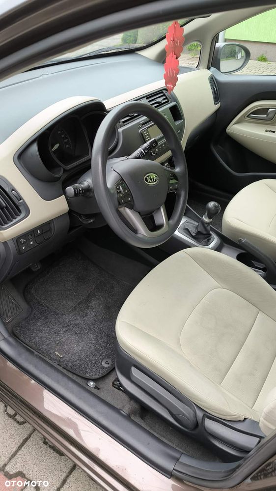 Kia Rio - 18
