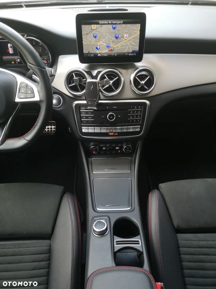 Mercedes-Benz GLA 220 4-Matic AMG Line - 10