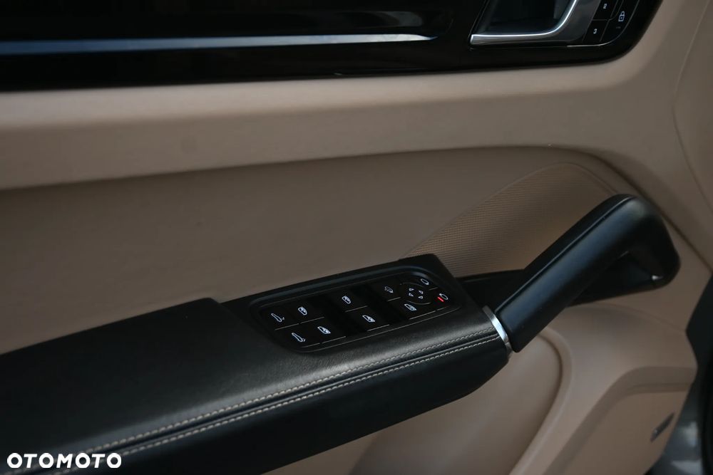 Porsche Cayenne Platinum Edition - 36