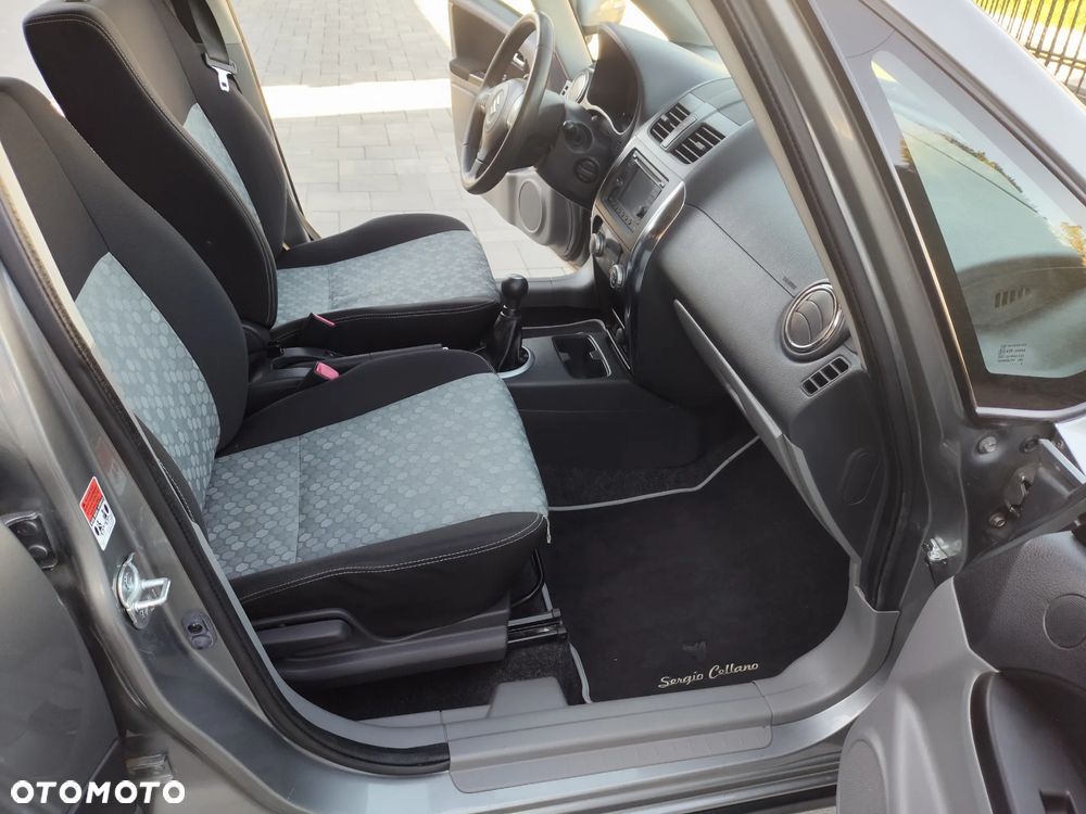 Suzuki SX4 Classic 1.6 VVT 4x4 Comfort - 12